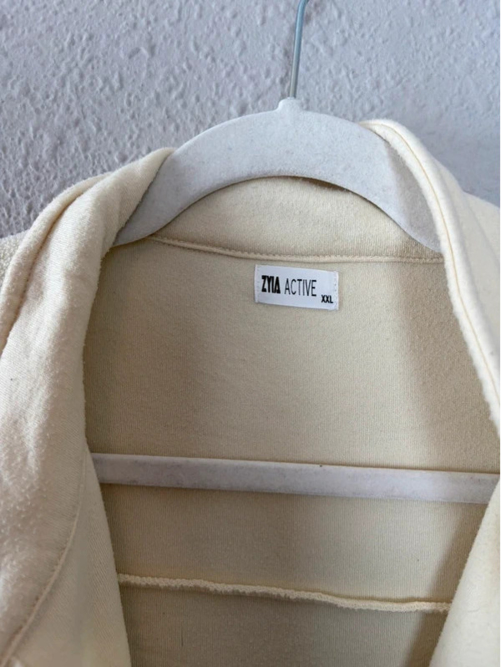 Zyia Active cream shacket size XXL. Some wear - Picture 3 of 5